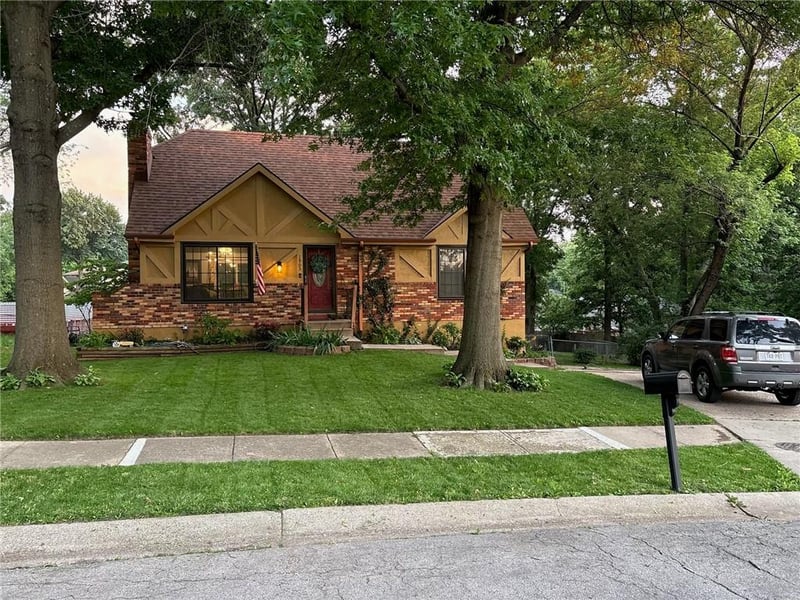 1905 80th St, Kansas City, MO 64118