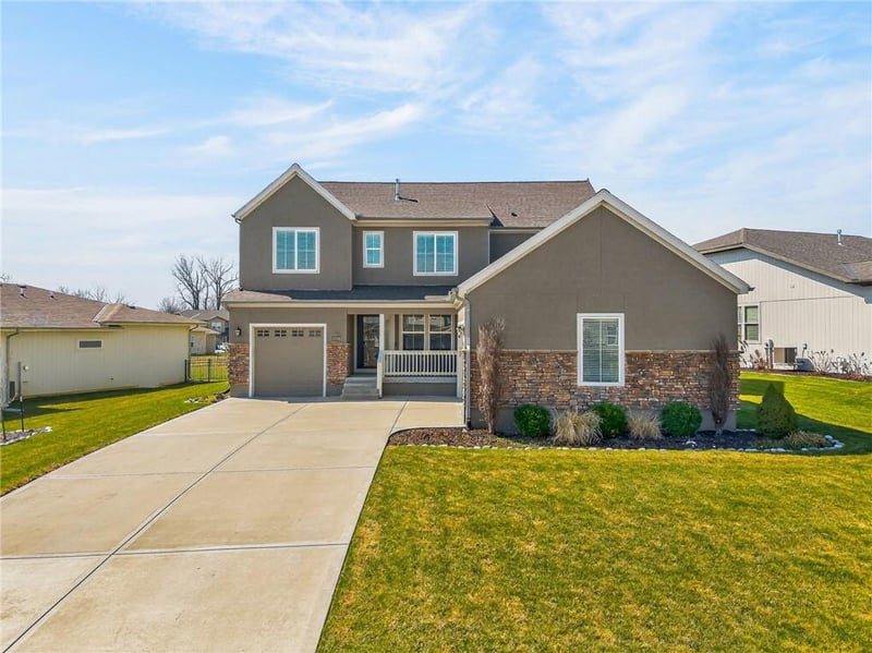 8200 N Sycamore Ave, Kansas City, MO 64158