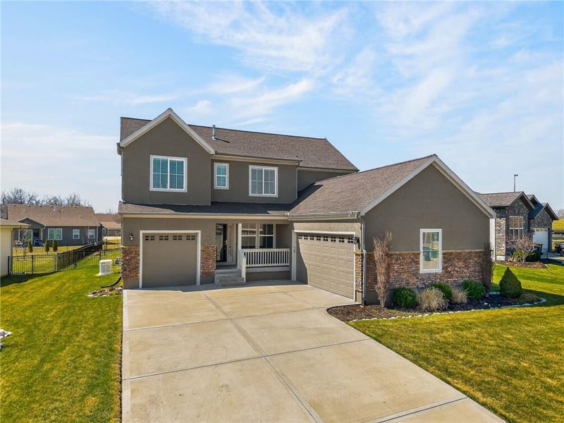 8200 N Sycamore Ave, Kansas City, MO 64158
