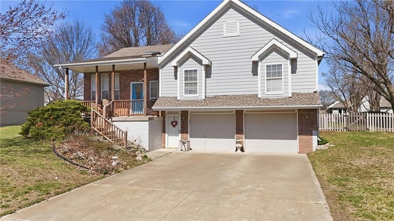 220 Seaside Sparrow St, Lee's Summit, MO 64082