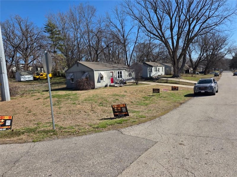 6260 Lathrop Ave, Kansas City, KS 66104