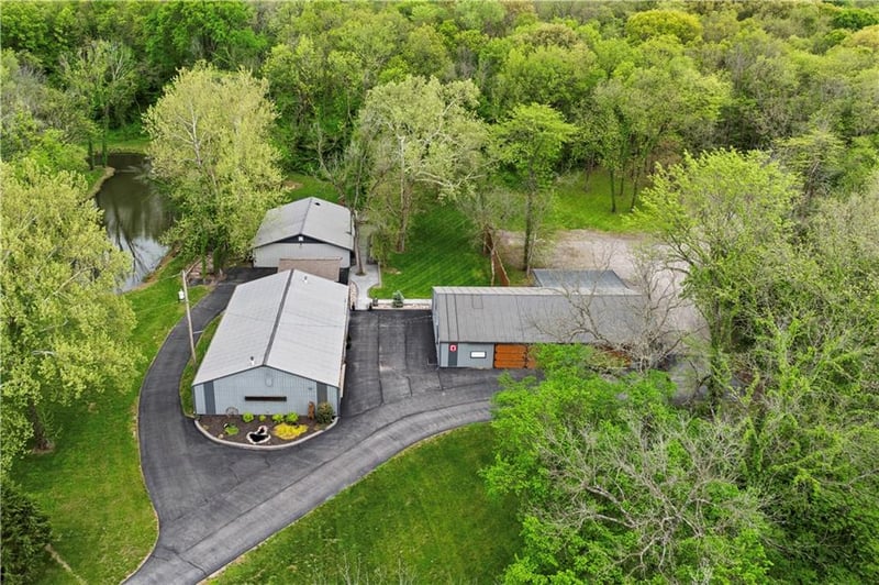 11155 Hubbard Rd, Kansas City, KS 66109