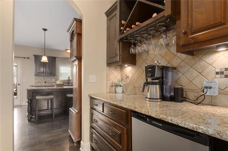 10205 103rd St, Kansas City, MO 64157