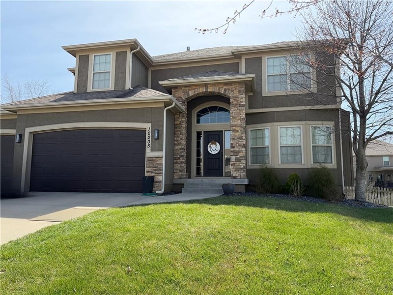 10205 103rd St, Kansas City, MO 64157