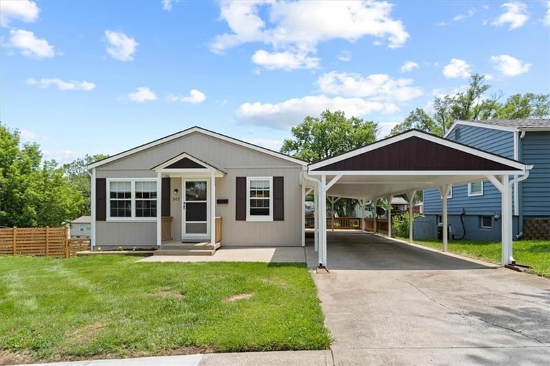 307 3rd Dr, Independence, MO 64050