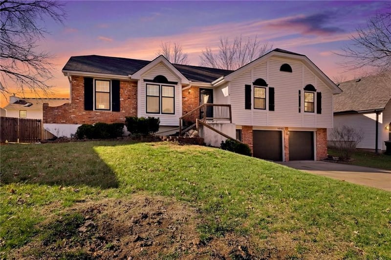 1212 Frontier Ln, Olathe, KS 66062