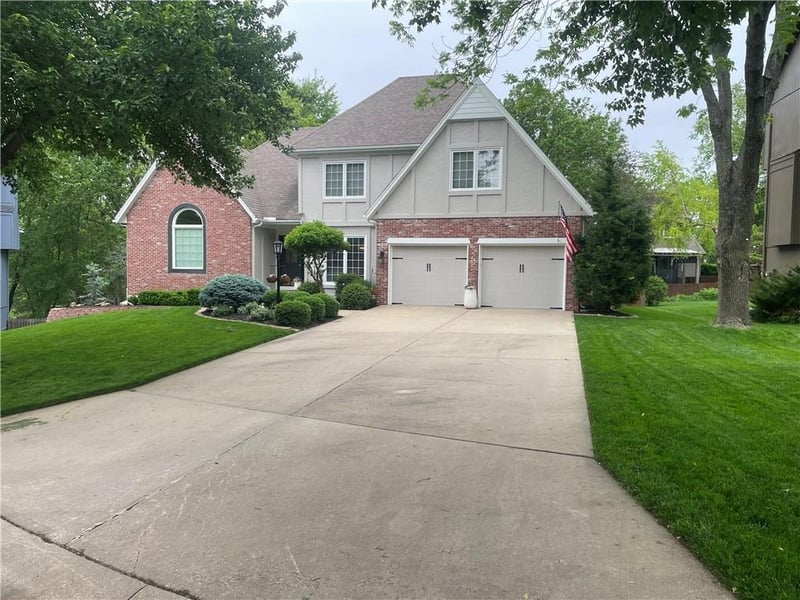 15209 Maple Ct, Overland Park, KS 66223