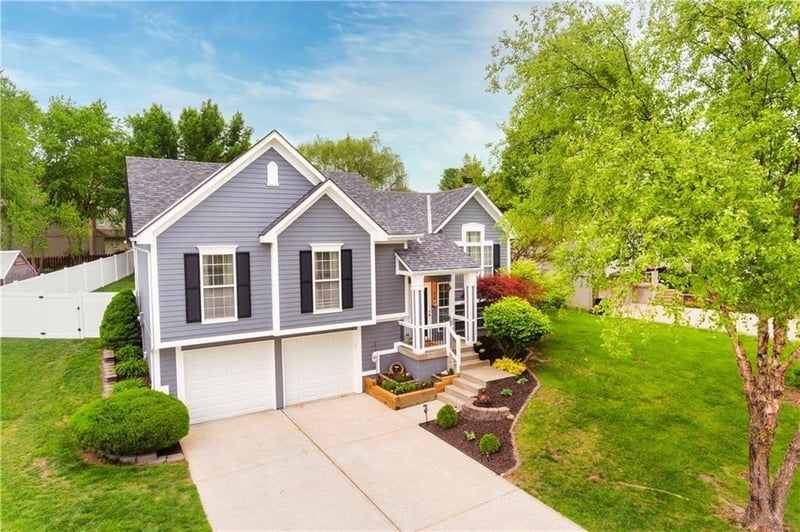 1108 Colleen Dr, Lee's Summit, MO 64086