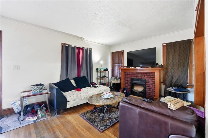 5622 Olive St, Kansas City, MO 64130