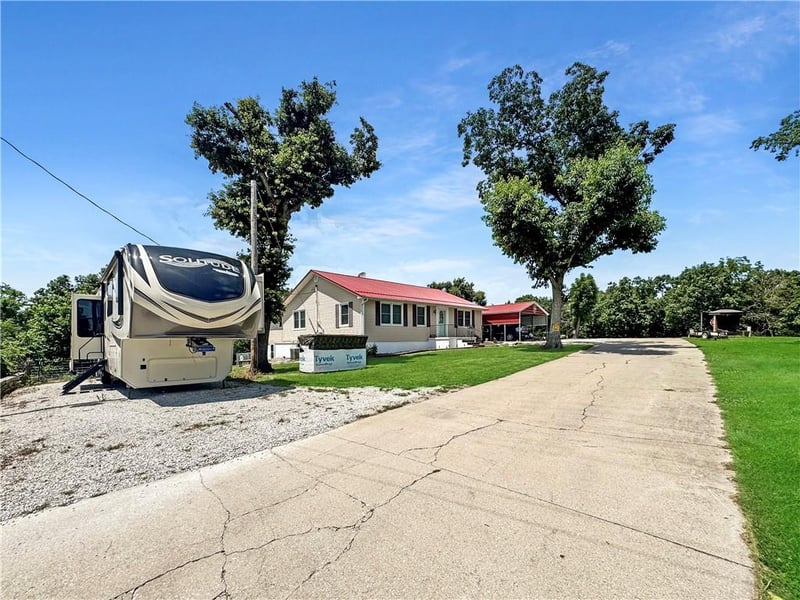 33247 Bittner Dr, Warsaw, MO 65355