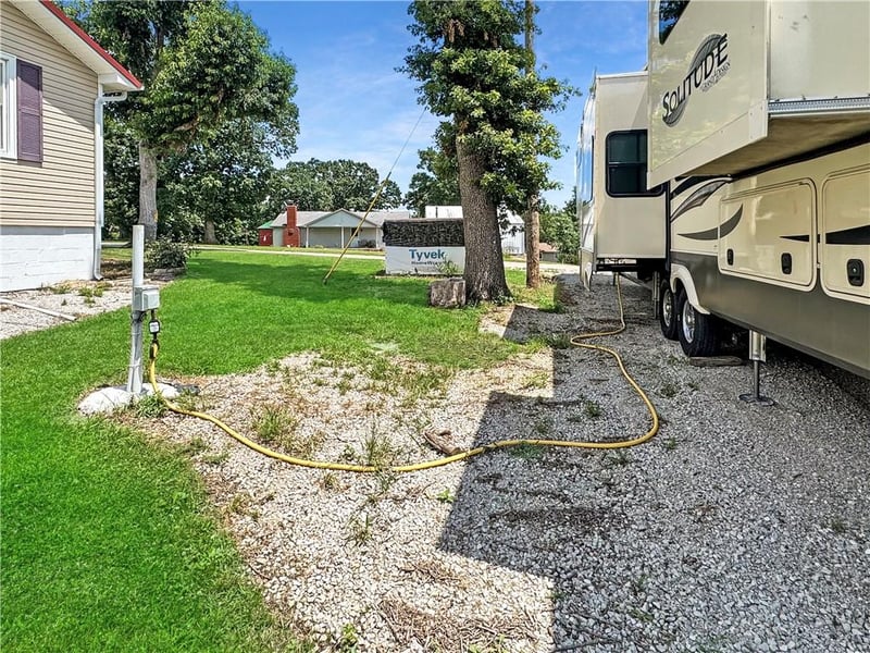 33247 Bittner Dr, Warsaw, MO 65355