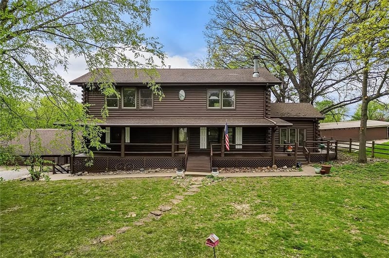 3389 Old Barn Ln, Holt, MO 64048