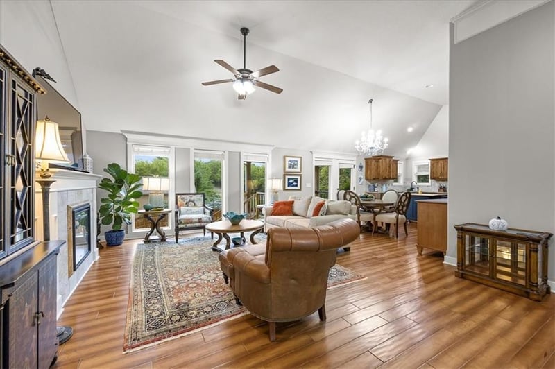 8204 74th St, Kansas City, MO 64152