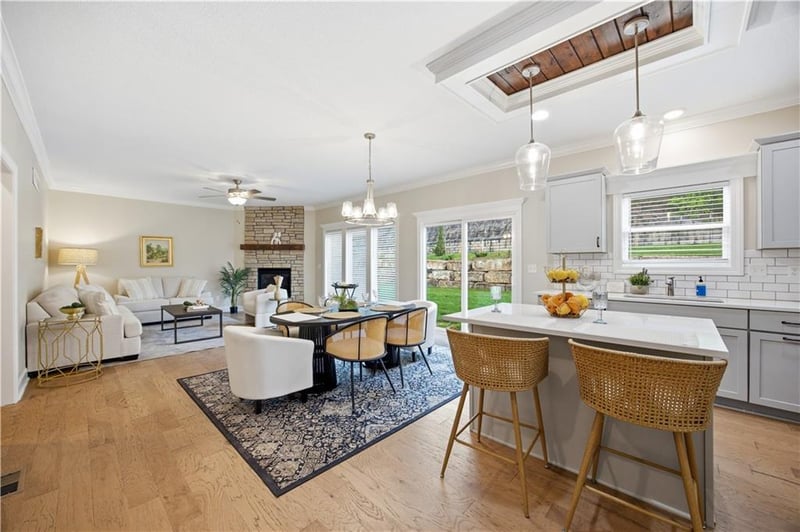 6809 Prairie Ln, Parkville, MO 64152