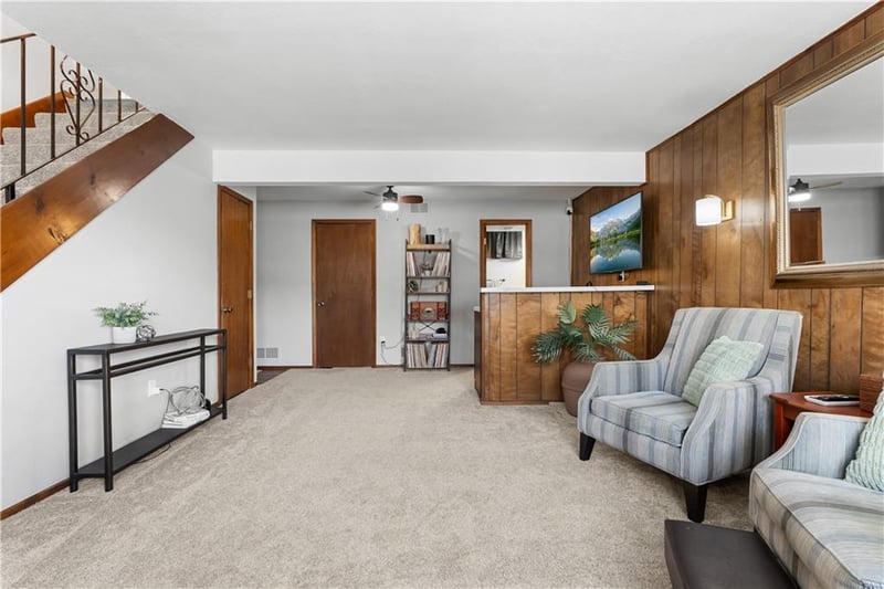 4027 Hedges Ave, Kansas City, MO 64133