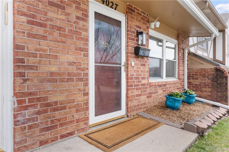 4027 Hedges Ave, Kansas City, MO 64133