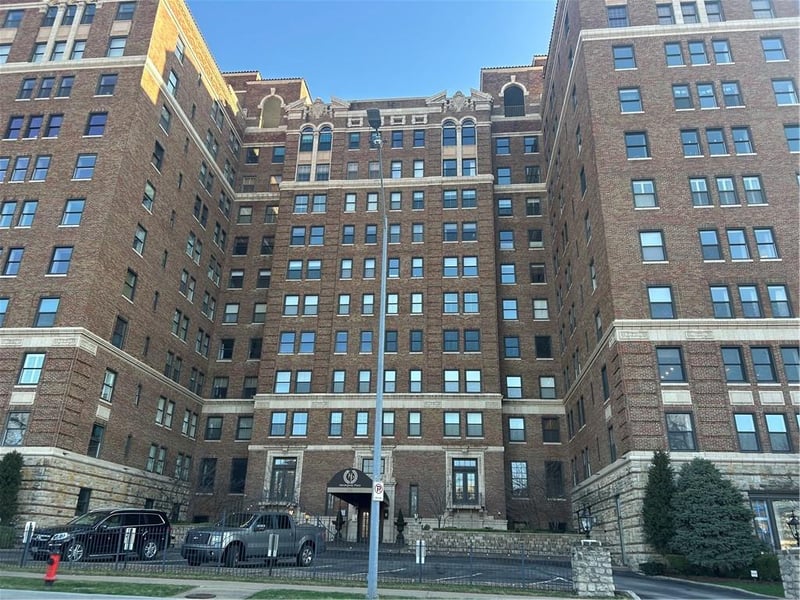 229 Ward Pw #603B, Kansas City, MO 64112