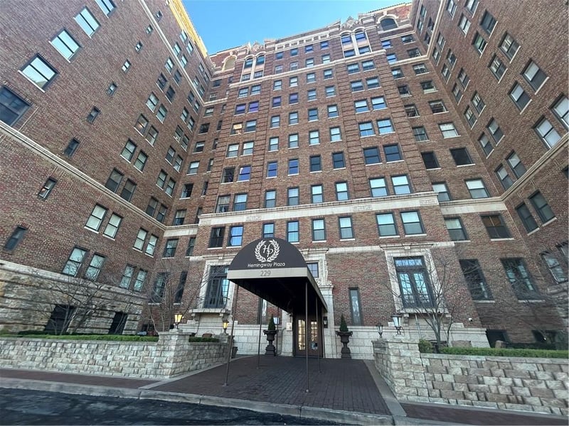 229 Ward Pw #603B, Kansas City, MO 64112