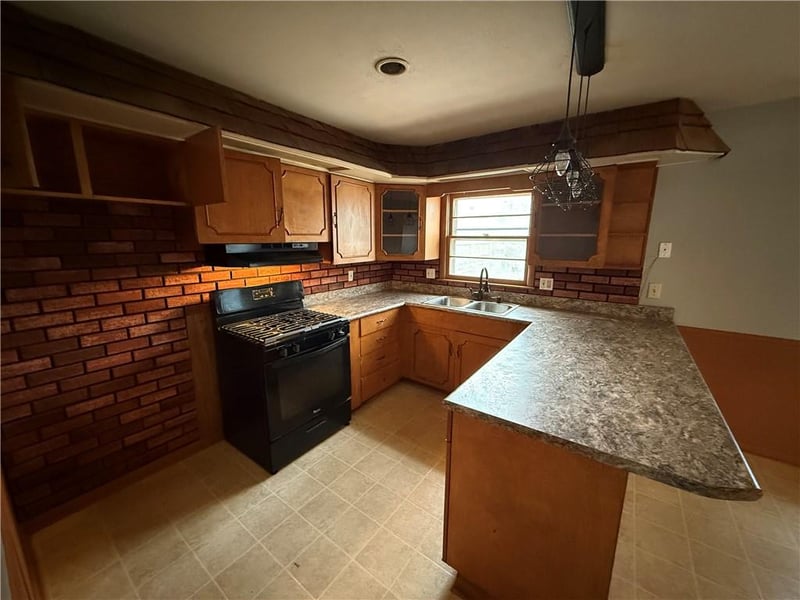 6155 Nogard Ave, Kansas City, KS 66104