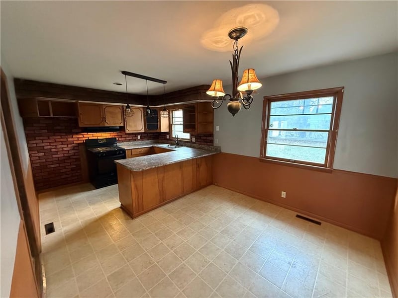 6155 Nogard Ave, Kansas City, KS 66104