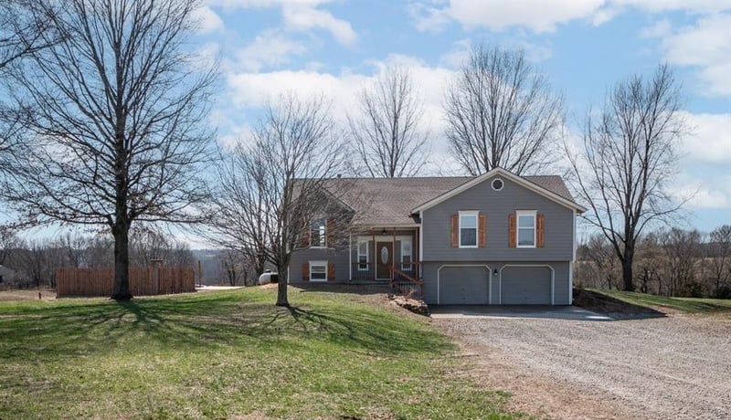 18879 Kickapoo Ridge Rd, Leavenworth, KS 66048