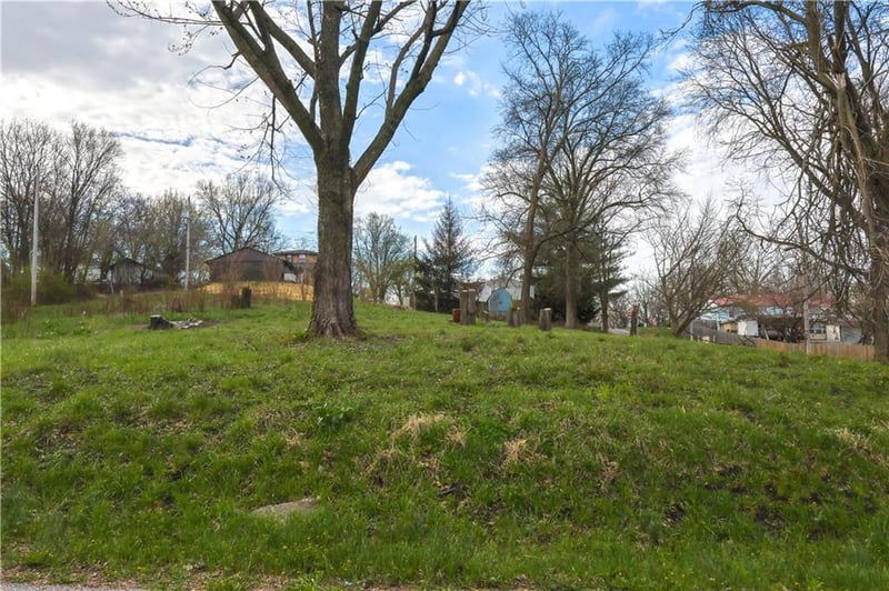 1601 S 18th St, St Joseph, MO 64507