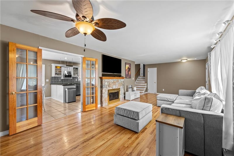 300 108th Ter, Kansas City, MO 64114