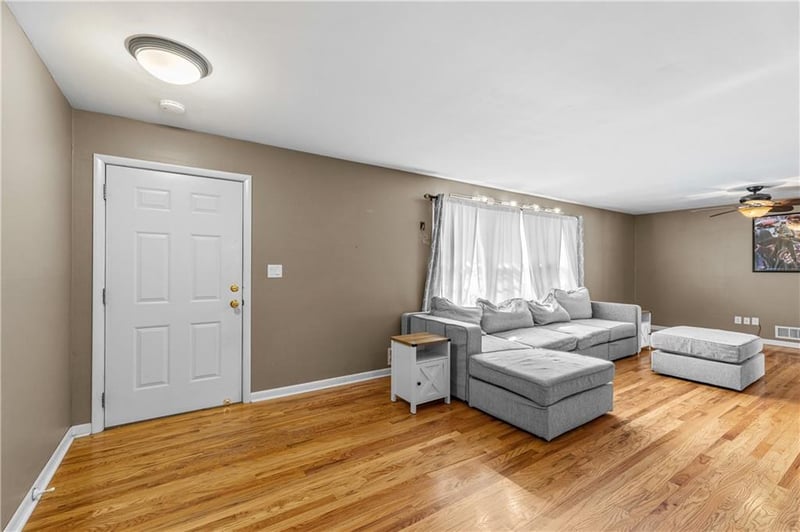 300 108th Ter, Kansas City, MO 64114