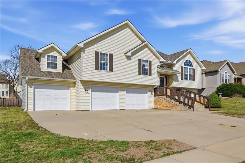 1214 Wildwood St, Leavenworth, KS 66048
