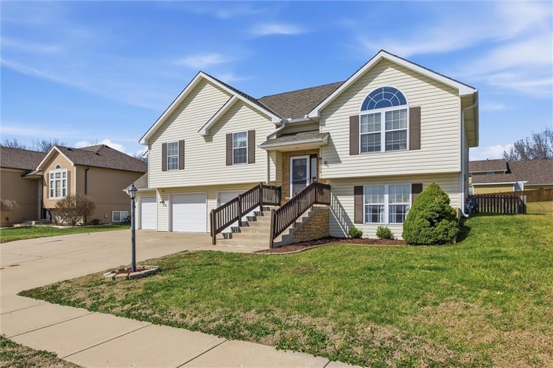 1214 Wildwood St, Leavenworth, KS 66048