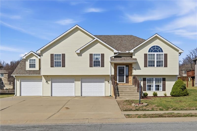 1214 Wildwood St, Leavenworth, KS 66048