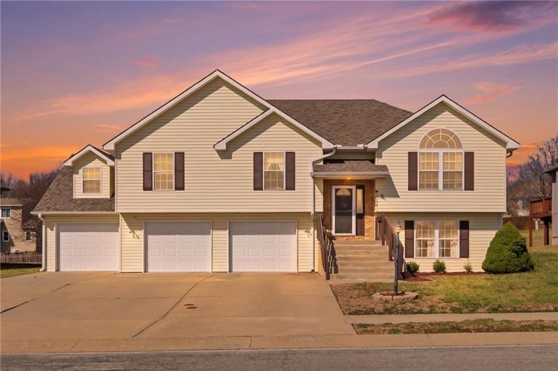 1214 Wildwood St, Leavenworth, KS 66048