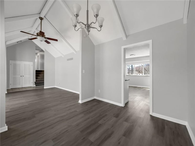 9240 Antioch Rd, Overland Park, KS 66212