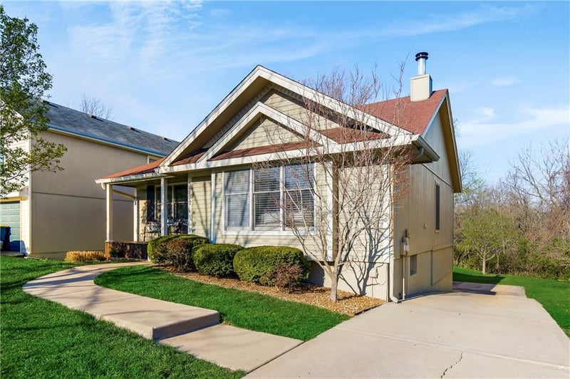 6272 Holly St, Kansas City, MO 64118