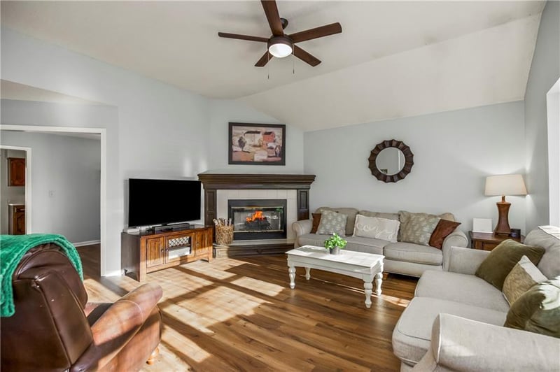 6272 Holly St, Kansas City, MO 64118