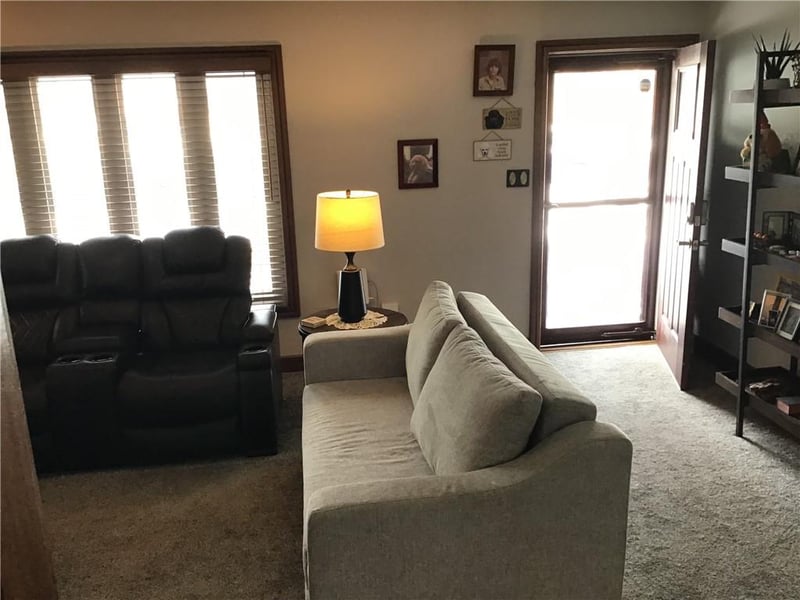8395 Waukomis Dr, Kansas City, MO 64151
