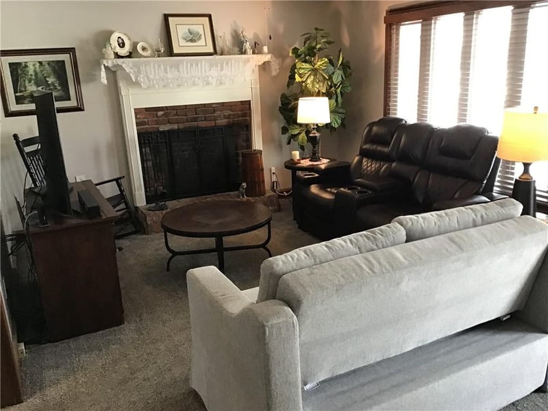 8395 Waukomis Dr, Kansas City, MO 64151