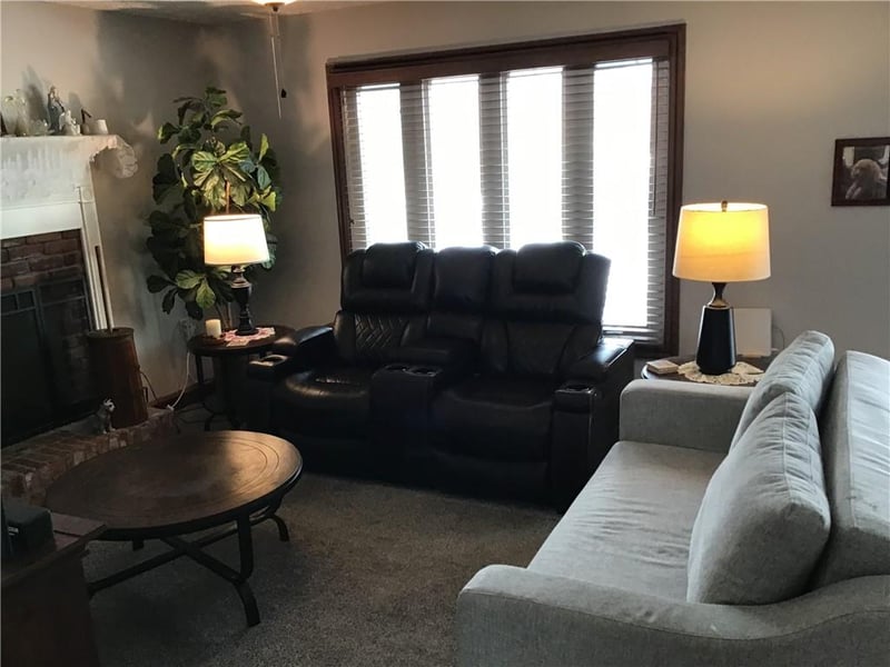 8395 Waukomis Dr, Kansas City, MO 64151