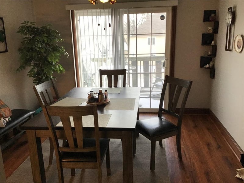 8395 Waukomis Dr, Kansas City, MO 64151