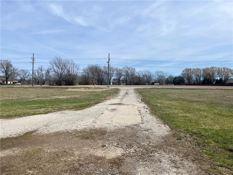 19206 Metcalf Ave, Stilwell, KS 66085
