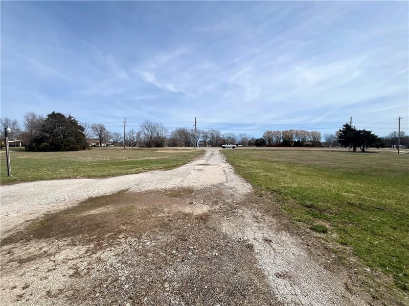 19206 Metcalf Ave, Stilwell, KS 66085