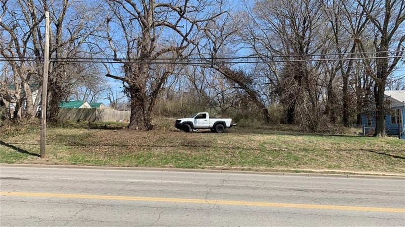 Brighton Ave, Kansas City, MO 64117