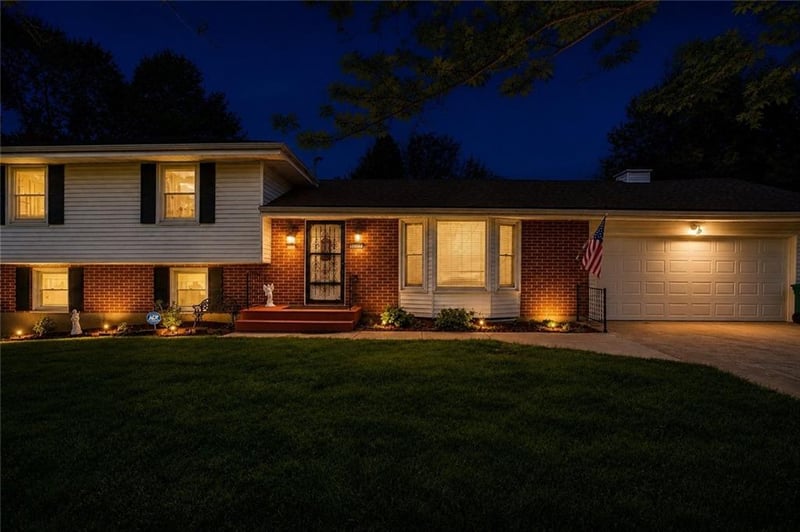 881 1st St, Peculiar, MO 64078