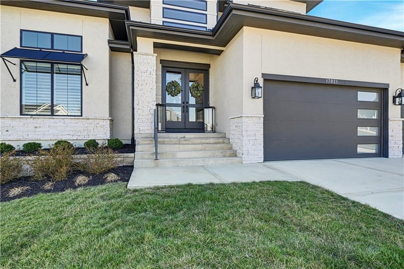 17021 Magnolia St, Overland Park, KS 66221