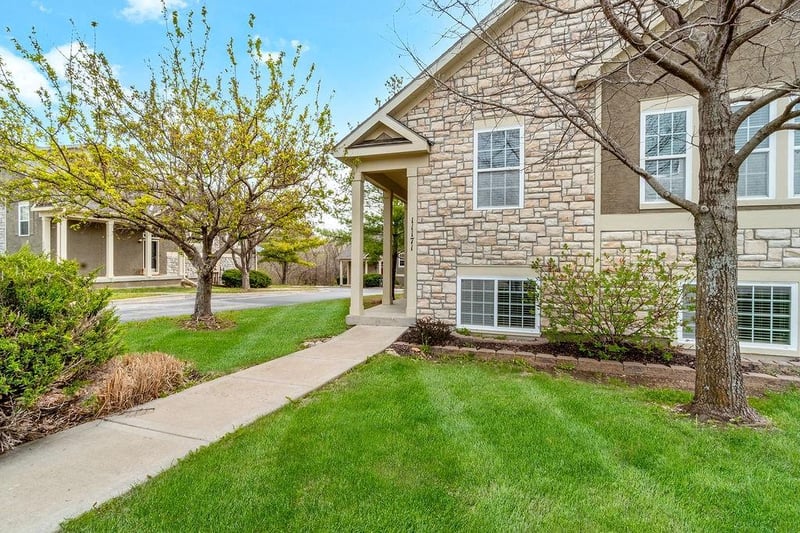 11171 Woodsonia Dr, Olathe, KS 66061