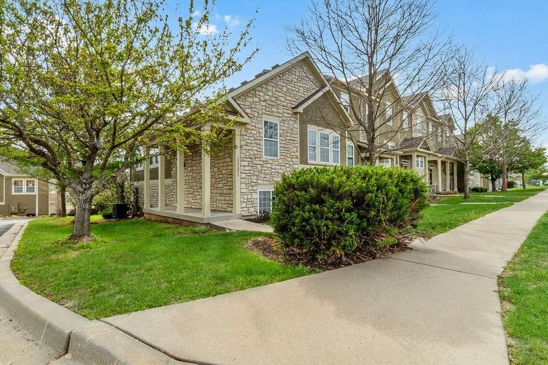 11171 Woodsonia Dr, Olathe, KS 66061