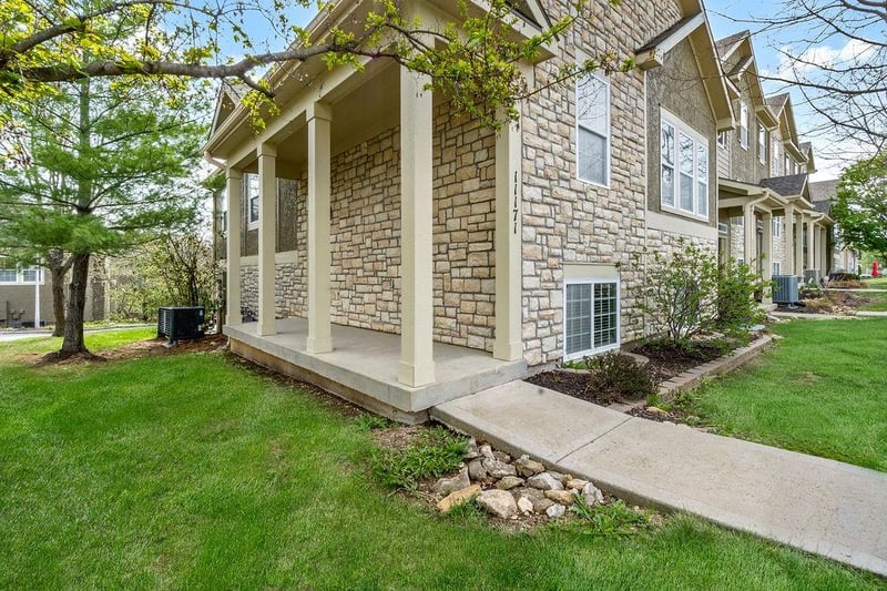 11171 Woodsonia Dr, Olathe, KS 66061