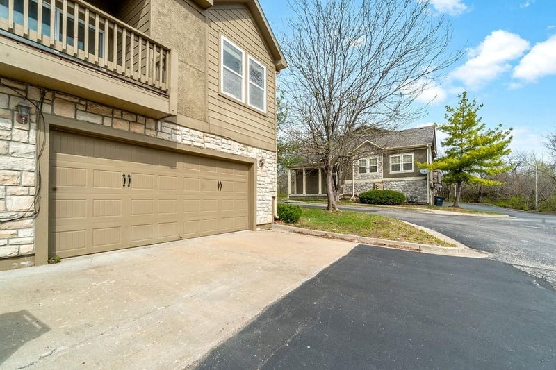 11171 Woodsonia Dr, Olathe, KS 66061