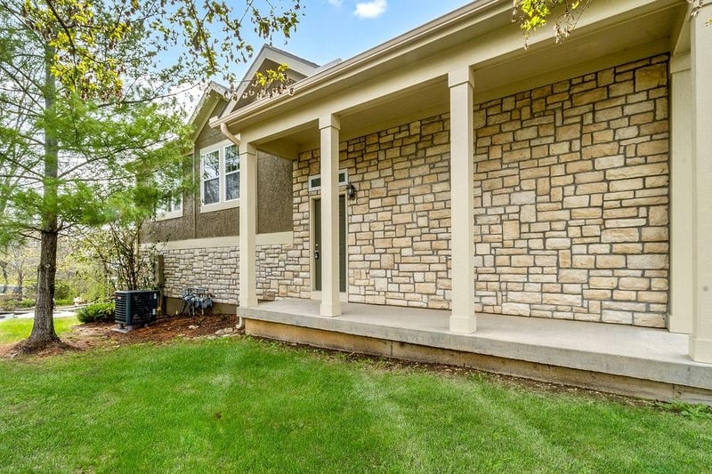 11171 Woodsonia Dr, Olathe, KS 66061