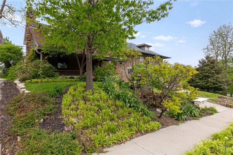 46 E 52nd St, Kansas City, MO 64112